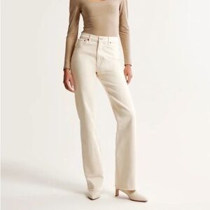 Abercrombie & Fitch • The 90s Relaxed High Rise Jean 25/0
